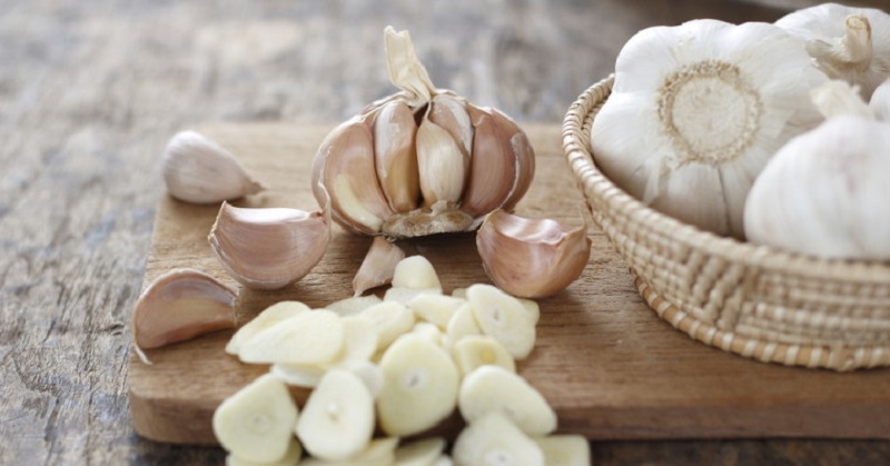 Garlic for Nicotine Detox