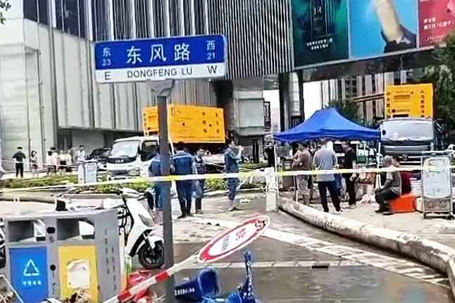雷速网页版-雷速(中国)排涝突击队在排涝现场